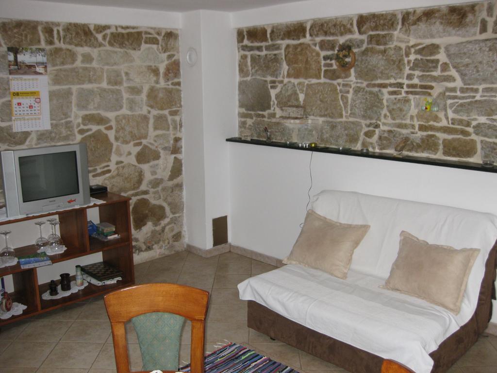 Apartment Roby Vrsar Room photo